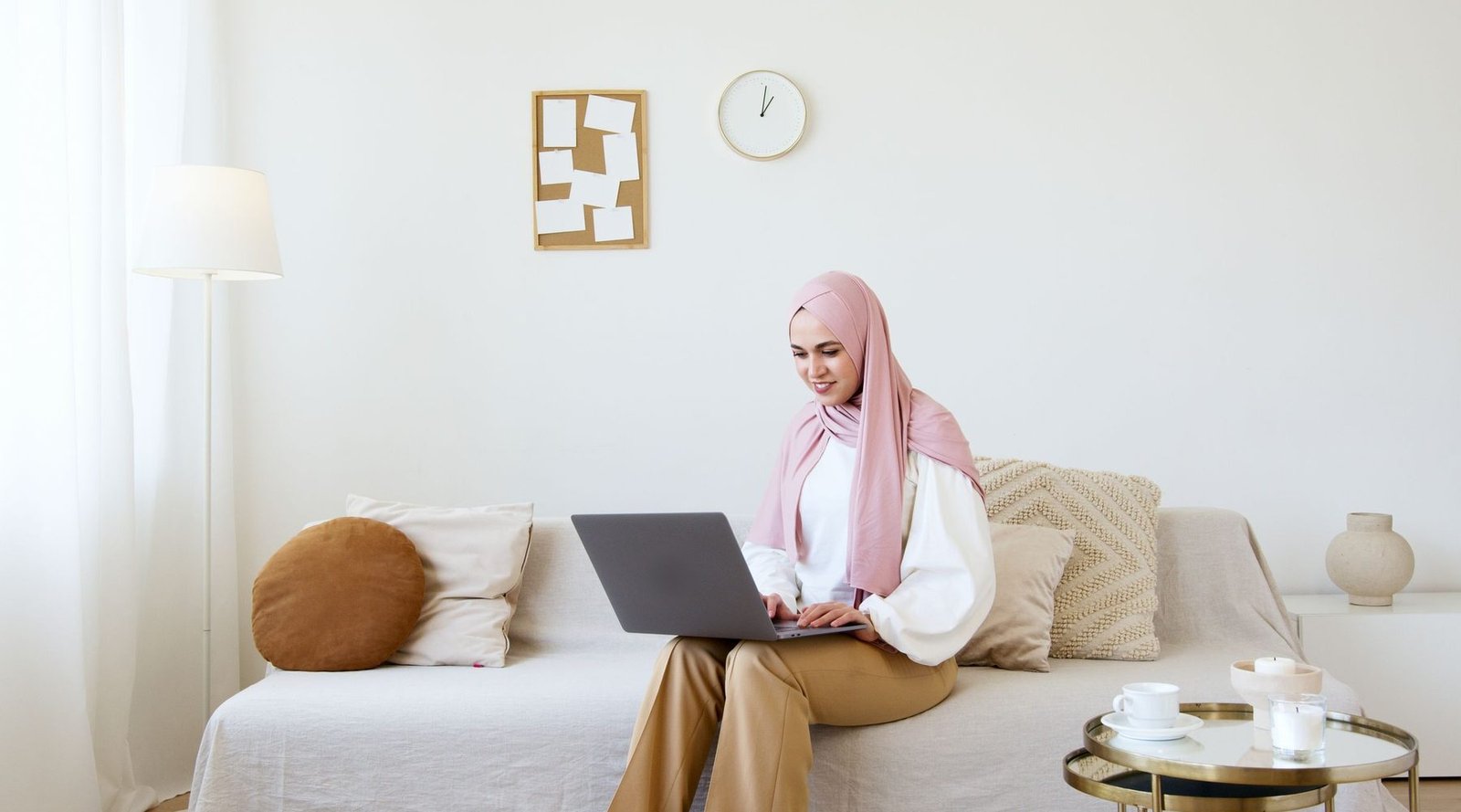 تواصل معنا Health Link الرئيسية Healthcare Consultants